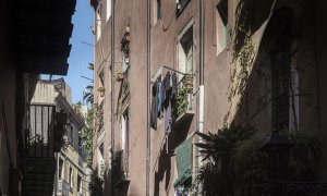 Imatge d'arxiu de balcons de Barcelona amb roba estesa.