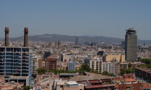 Varios edificios de viviendas vistos desde el mirador del Poble Sec, a 17 de mayo de 2023, en Barcelona, Cataluña (España).