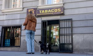 Fachada de un estanco, a 18 de abril de 2024, en Madrid (España).