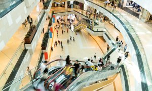 25/11/24 Los centros comerciales son también lugares emocionales para una generación y un tipo de gente que socializó en ellos