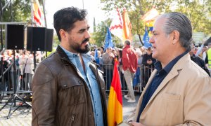 El eurodiputado Luis 'Alvise' Pérez durante una concentración para pedir elecciones generales en la Plaza de Castilla, a 20 de octubre de 2024, en Madrid.