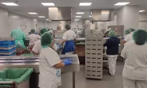 Trabajadoras en la cocina del nuevo Hospital Universitario 12 de Octubre, a 27 de noviembre de 2024.