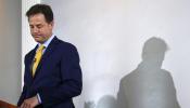 El líder de los liberales demócratas, Nick Clegg, anuncia su dimisión tras la victoria de Cameron