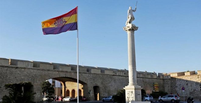 El PCE llama a ondear banderas republicanas como acto de "rebeldía democrática"