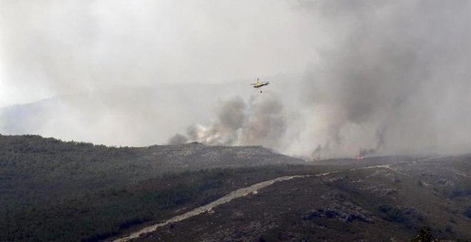 Avanza sin control el incendio intencionado de León que ha provocado ya 35 desalojados