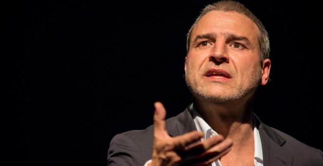 Alberto San Juan: "Los medios cuelan demasiada ficción en la información"