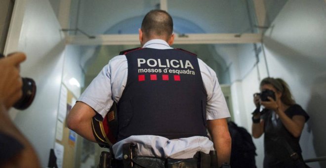 Condenado a mil euros de multa por un delito de injurias a los Mossos en redes sociales