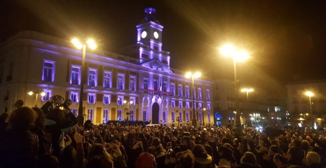 Cientos de mujeres se concentran en Sol y dan por comenzada la huelga en Madrid