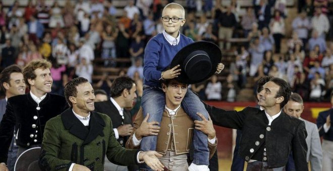 Los tuiteros que desearon la muerte al niño que quería ser torero se arrepienten y piden su absolución