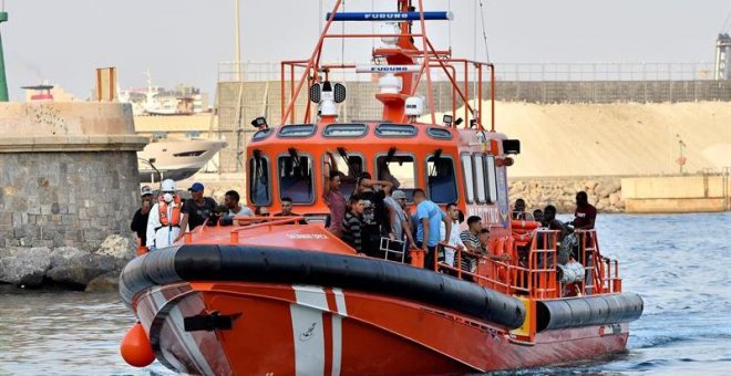 Un muerto y un desaparecido en una patera que llevaba días a la deriva cerca de Almería