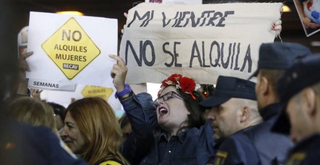 El Gobierno rectifica e impide la admisión de pruebas de ADN para registrar a bebés de gestación subrogada