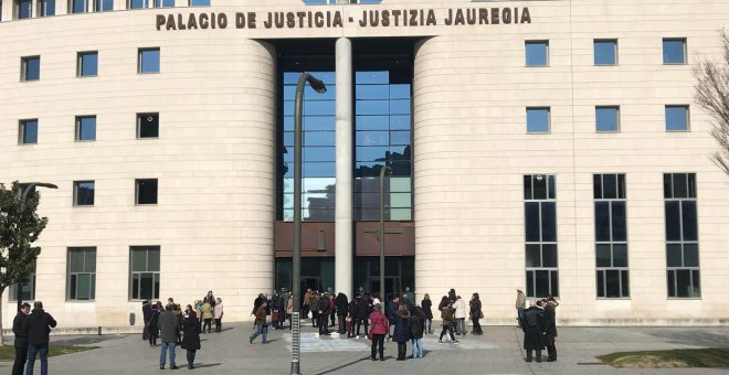 Una menor da a luz a un bebé de su padrastro y la Audiencia de Navarra lo absuelve de abuso sexual