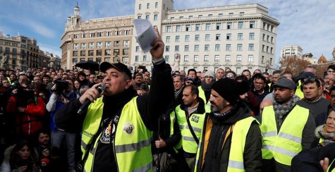 Colau, a favor de que haya que contratar a los VTC con una hora de antelación en Barcelona