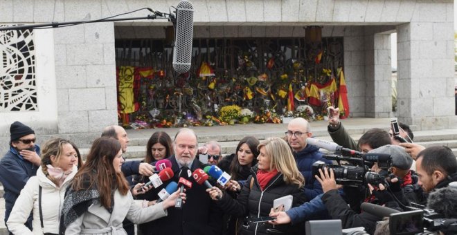 Primer 20-N con Franco en Mingorrubio: banderas de España para el dictador y un altavoz para los franquistas