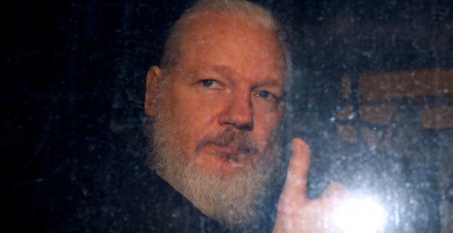 Un tribunal británico deniega la condicional a Assange pese al temor a que contraiga el coronavirus