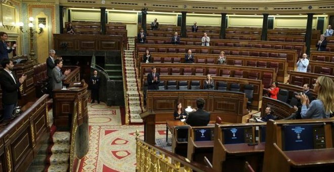 Aplausos en el Congreso para homenajear a los sanitarios