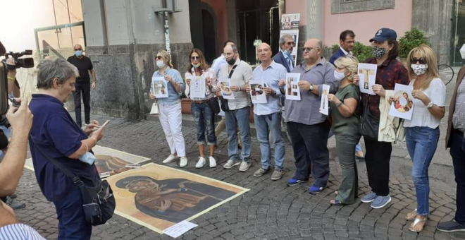 Abel Azcona estalla ante la "censura ultracatólica" de su obra: "Hacer detonar la mierda no es pecado, sino virtud"