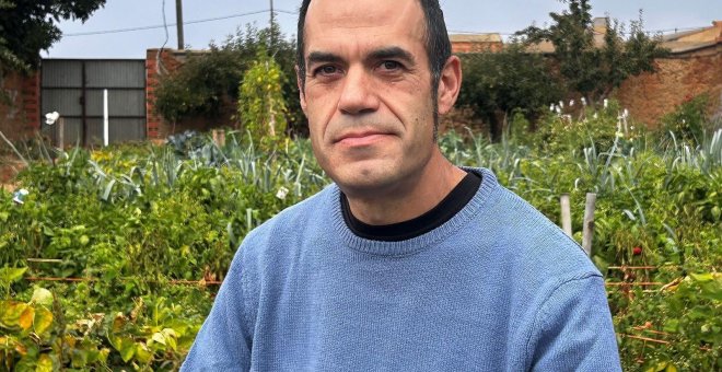 Abel Aparicio, cartero rural y poeta: "Si nos quitan el colegio o el médico, nadie va a querer venir a los pueblos"