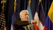 McCain no tiene cáncer, pero padece achaques típicos de su edad