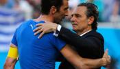 Prandelli dimite: "No quiero que nadie me diga que estoy robando dinero"