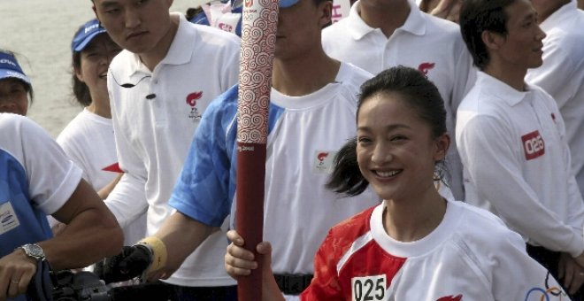 La antorcha recorre Shanghai sin olvidarse de las víctimas del seísmo