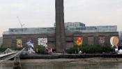 Los "graffiteros" cubren la fachada de la Tate Modern