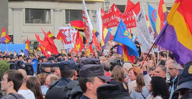 Protesta plagada de banderas republicanas para los Príncipes de Asturias