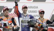 Lorenzo vence en Japón y le recorta cinco puntos a Márquez, que queda segundo