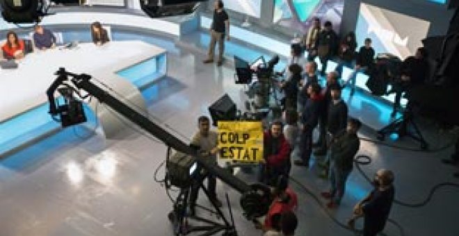 Los trabajadores atrincherados mantienen la emisión de Canal 9