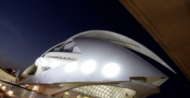 El Palau de les Arts de Calatrava se cae a trozos por el viento