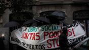 Activistas por la vivienda ocupan un bloque de pisos en Madrid