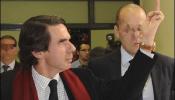 Aznar se enorgullece de haber hecho la 'peineta'