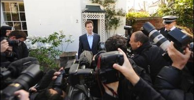 Clegg se convierte en el amo de llaves del Gobierno británico