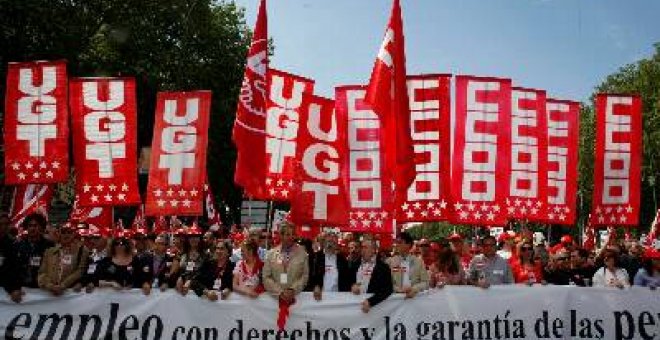 CCOO y UGT ven en la bajada del paro un alivio, pero "no ha tocado techo"