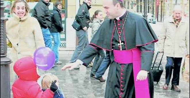 Munilla quiere enviar al destierro a un franciscano