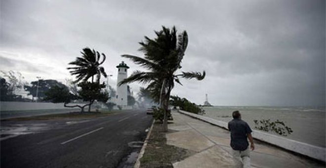 La tormenta tropical 'Alex' toca tierra