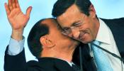 Berlusconi rompe con Fini y divide a la derecha italiana