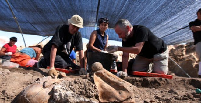 El Ejecutivo duplica los fondos para las fosas del franquismo