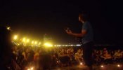 Concierto en la playa de Luis Ramiro, baño nocturno y unos australianos desconfiados