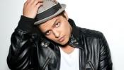 Bruno Mars sale del agujero