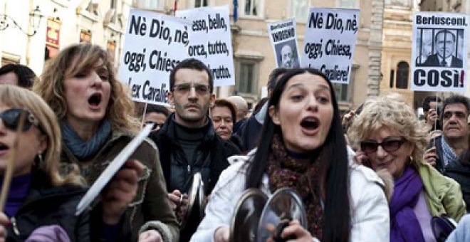 Colectivos feministas convocan manifestaciones contra Berlusconi