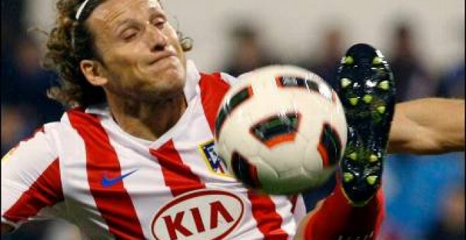 Forlán, más mosqueos que goles