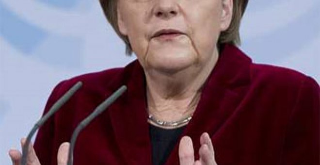 Merkel rectifica su política nuclear