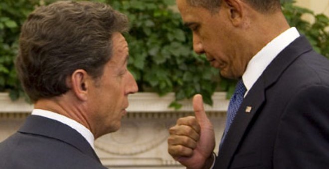 Obama, Cameron y Sarkozy coordinan por teléfono la estrategia en Libia