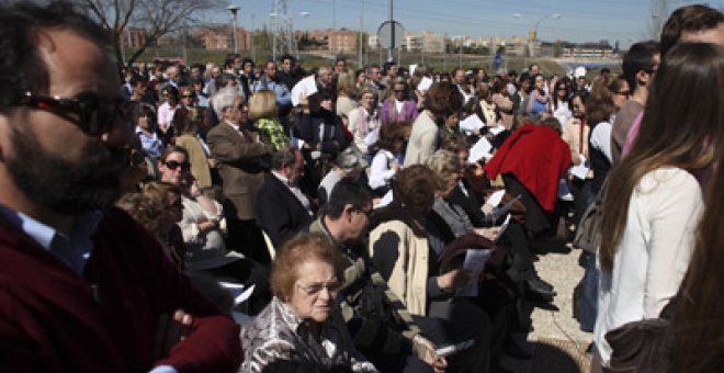 'Alumnos' de 70 años rezan en desagravio