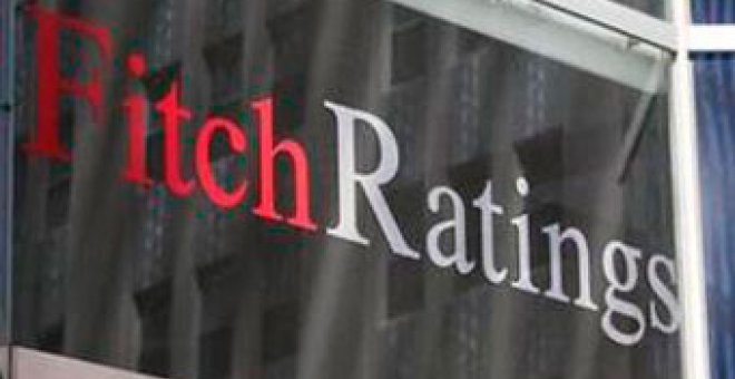 Fitch rebaja dos niveles la calificación de Portugal