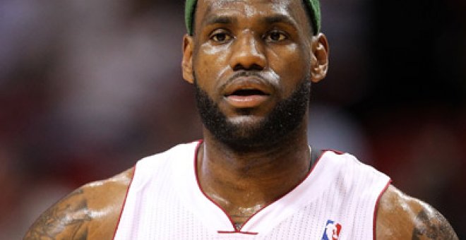 LeBron James adquiere acciones del Liverpol