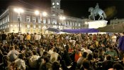 Miles de manifestantes vuelven a pasar la noche en la Puerta del Sol