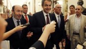 Zapatero hace frente al órdago para coronar a Rubalcaba