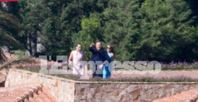 Berlusconi enseñó Villa Certosa a dos jóvenes el día del referéndum